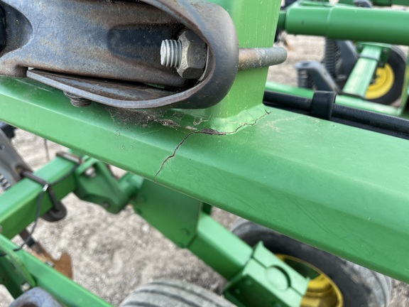 2011 John Deere 2210 Field Cultivator