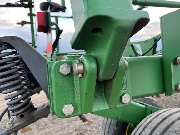 2011 John Deere 2210 Field Cultivator