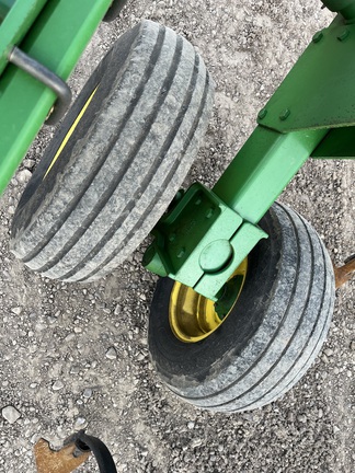 2011 John Deere 2210 Field Cultivator