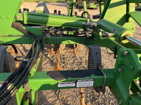 2011 John Deere 2210 Field Cultivator