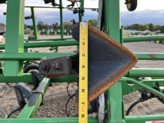 2011 John Deere 2210 Field Cultivator