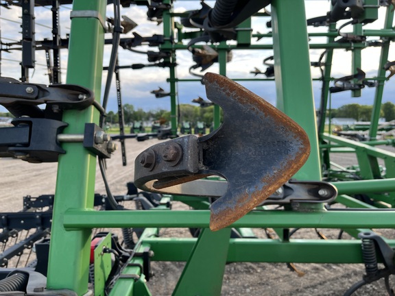 2011 John Deere 2210 Field Cultivator