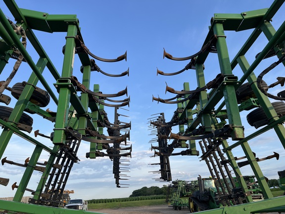 2011 John Deere 2210 Field Cultivator