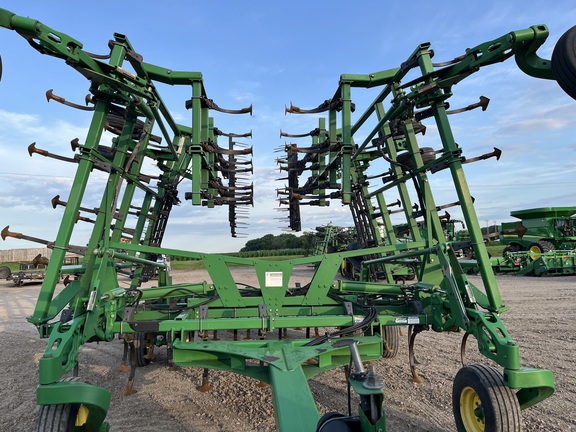 2011 John Deere 2210 Field Cultivator