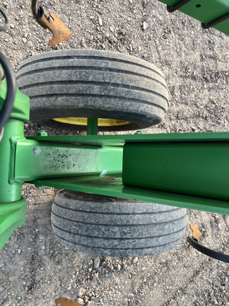 2011 John Deere 2210 Field Cultivator