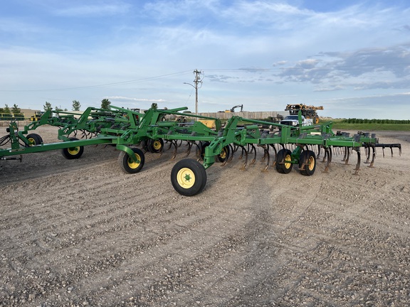2011 John Deere 2210 Field Cultivator