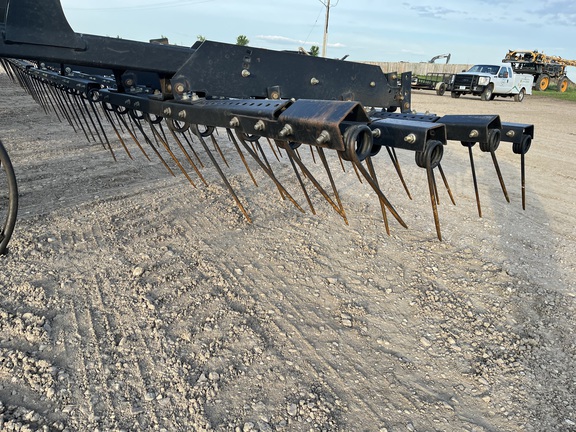 2011 John Deere 2210 Field Cultivator