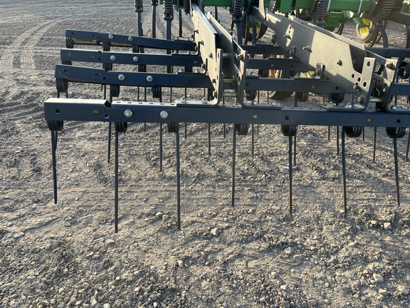 2011 John Deere 2210 Field Cultivator
