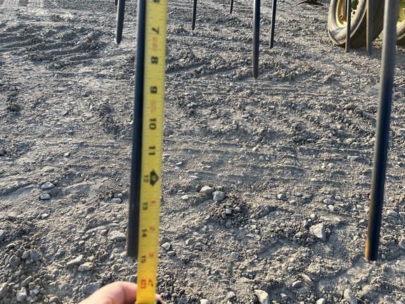 2011 John Deere 2210 Field Cultivator