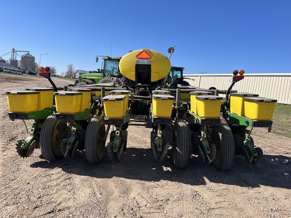 1995 John Deere 7200 Planter