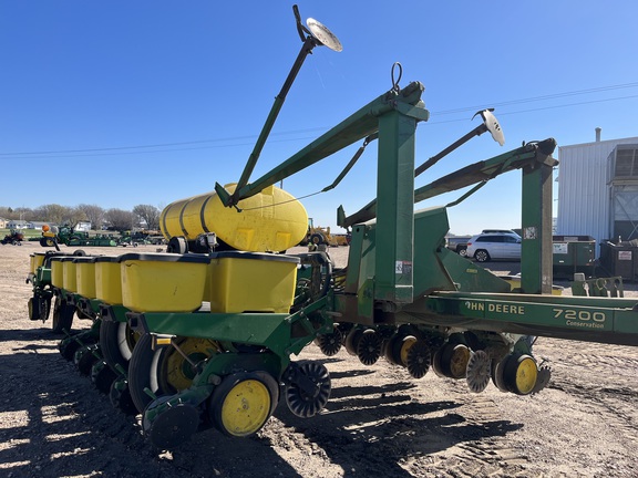 1995 John Deere 7200 Planter