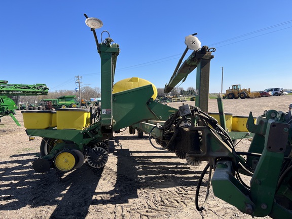 1995 John Deere 7200 Planter
