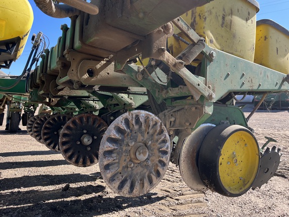 1995 John Deere 7200 Planter