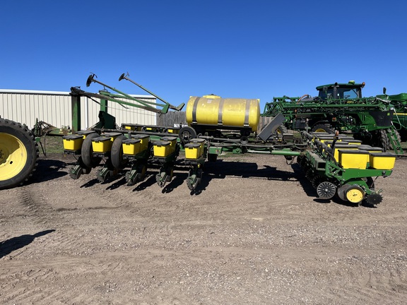 1995 John Deere 7200 Planter