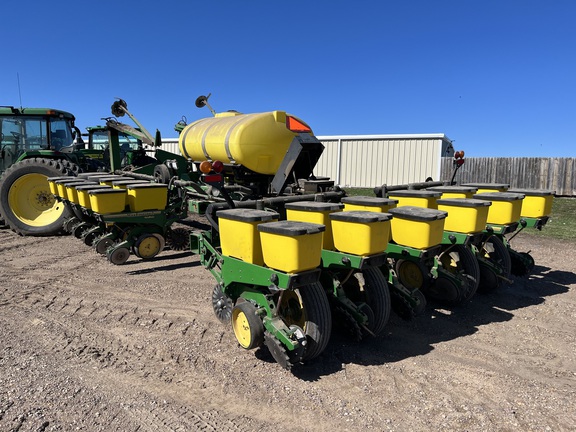 1995 John Deere 7200 Planter