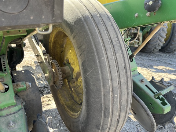 1995 John Deere 7200 Planter