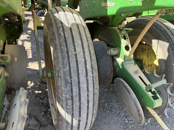 1995 John Deere 7200 Planter
