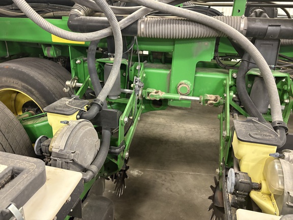 2008 John Deere DB60 Planter