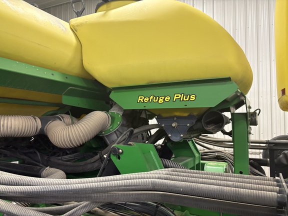 2008 John Deere DB60 Planter