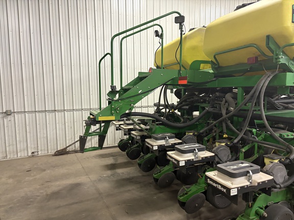 2008 John Deere DB60 Planter