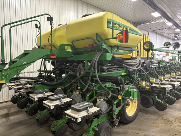 2008 John Deere DB60 Planter