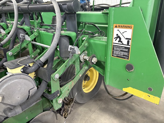 2008 John Deere DB60 Planter