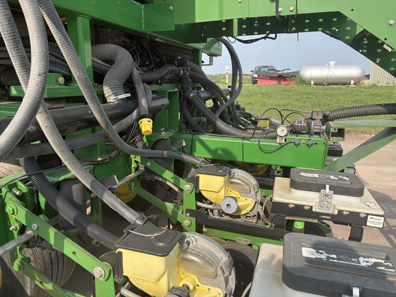 2008 John Deere DB60 Planter
