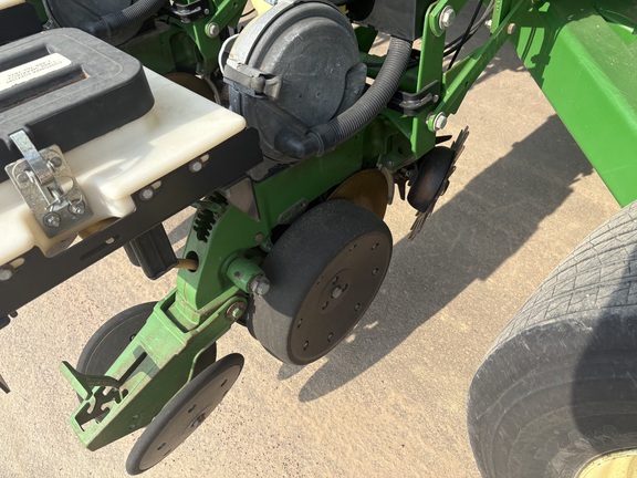 2008 John Deere DB60 Planter