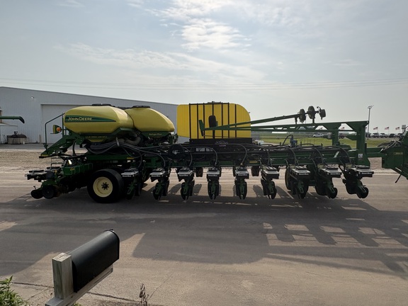 2008 John Deere DB60 Planter