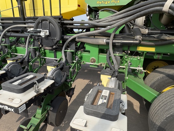 2008 John Deere DB60 Planter