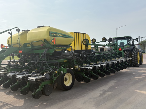 2008 John Deere DB60 Planter