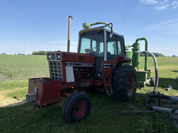 1977 International 186 Tractor
