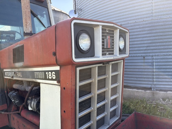 1977 International 186 Tractor