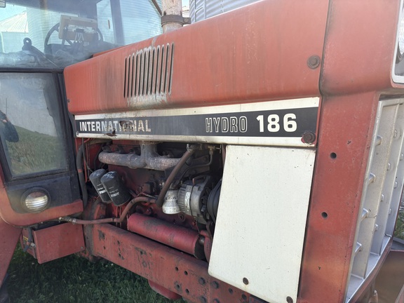1977 International 186 Tractor