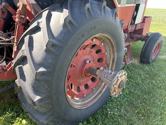 1977 International 186 Tractor
