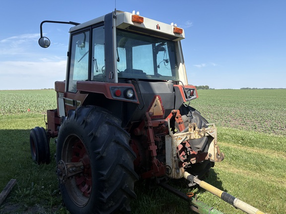 1977 International 186 Tractor