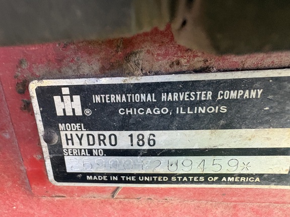 1977 International 186 Tractor