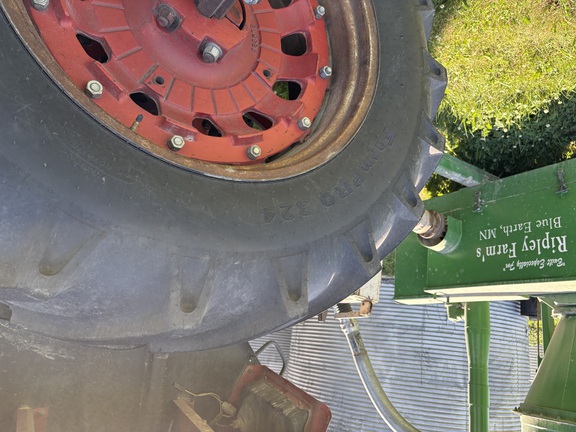 1977 International 186 Tractor