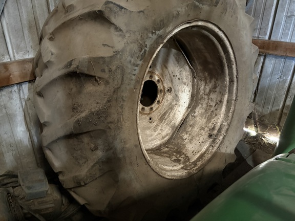 1977 International 186 Tractor