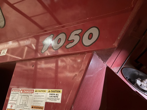2017 Demco 1050 Grain Cart