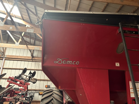 2017 Demco 1050 Grain Cart