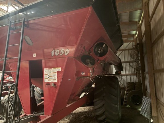 2017 Demco 1050 Grain Cart