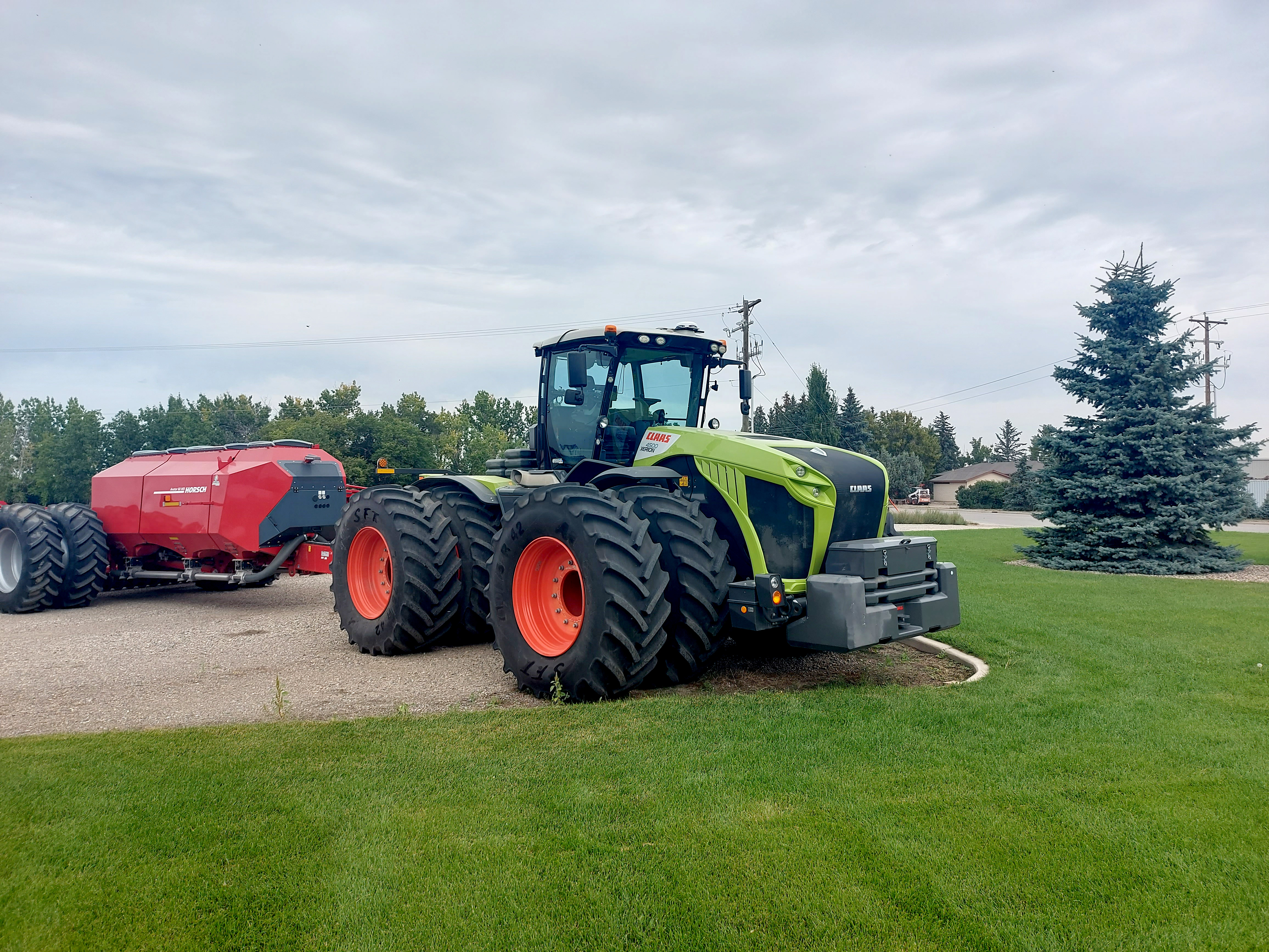 2022 CLAAS XERION 4500 Tractor