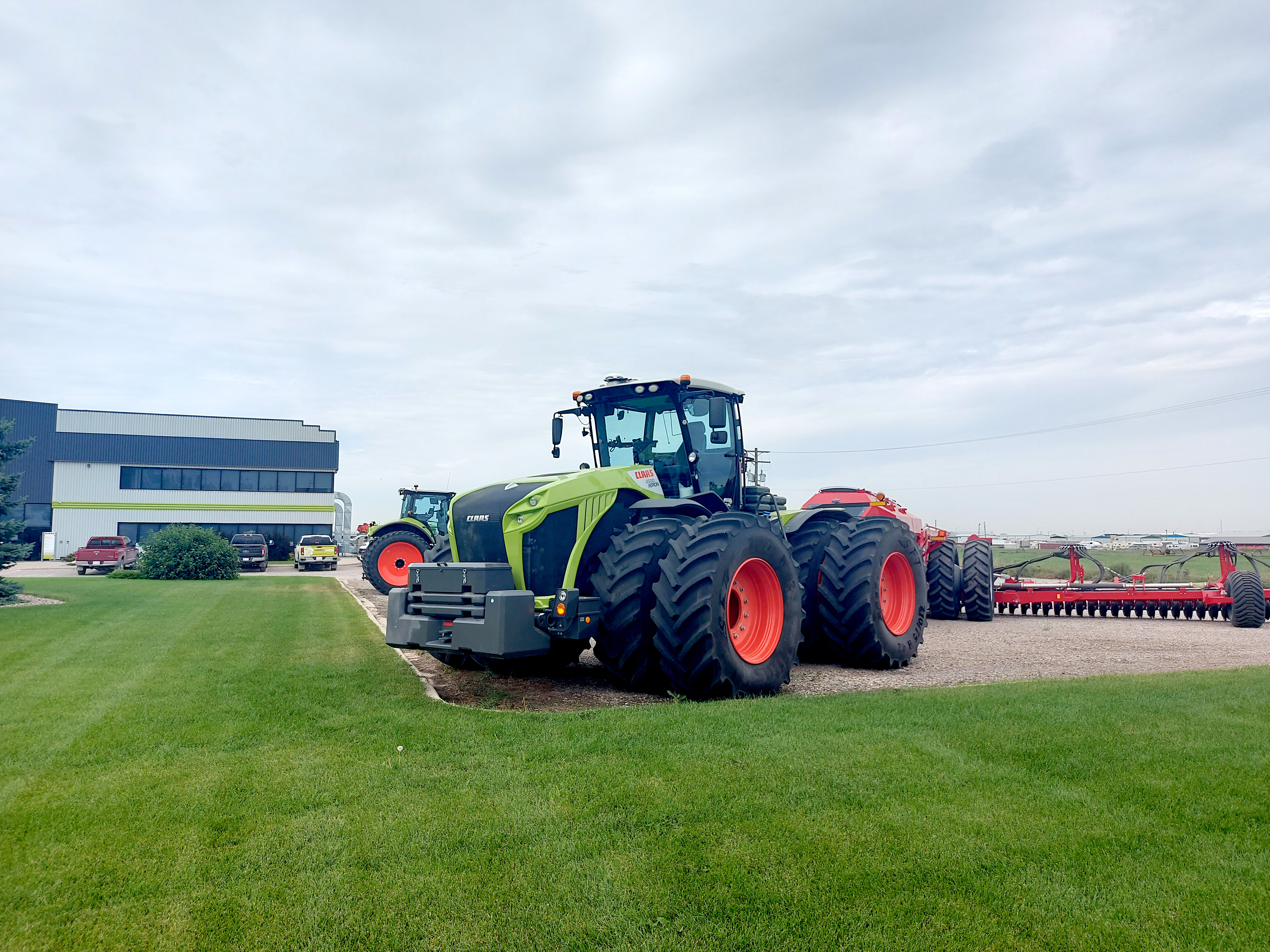 2022 CLAAS XERION 4500 Tractor