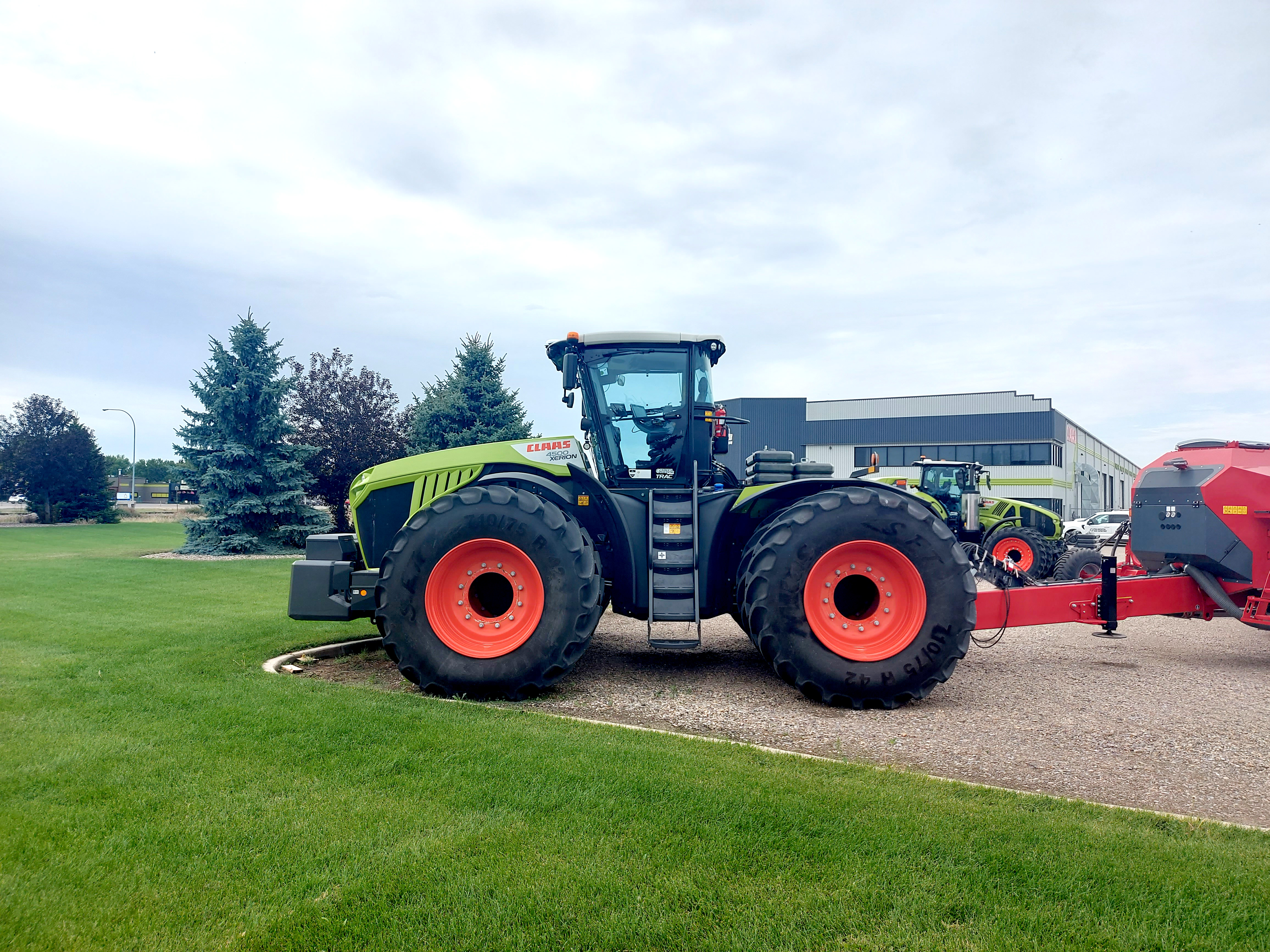 2022 CLAAS XERION 4500 Tractor