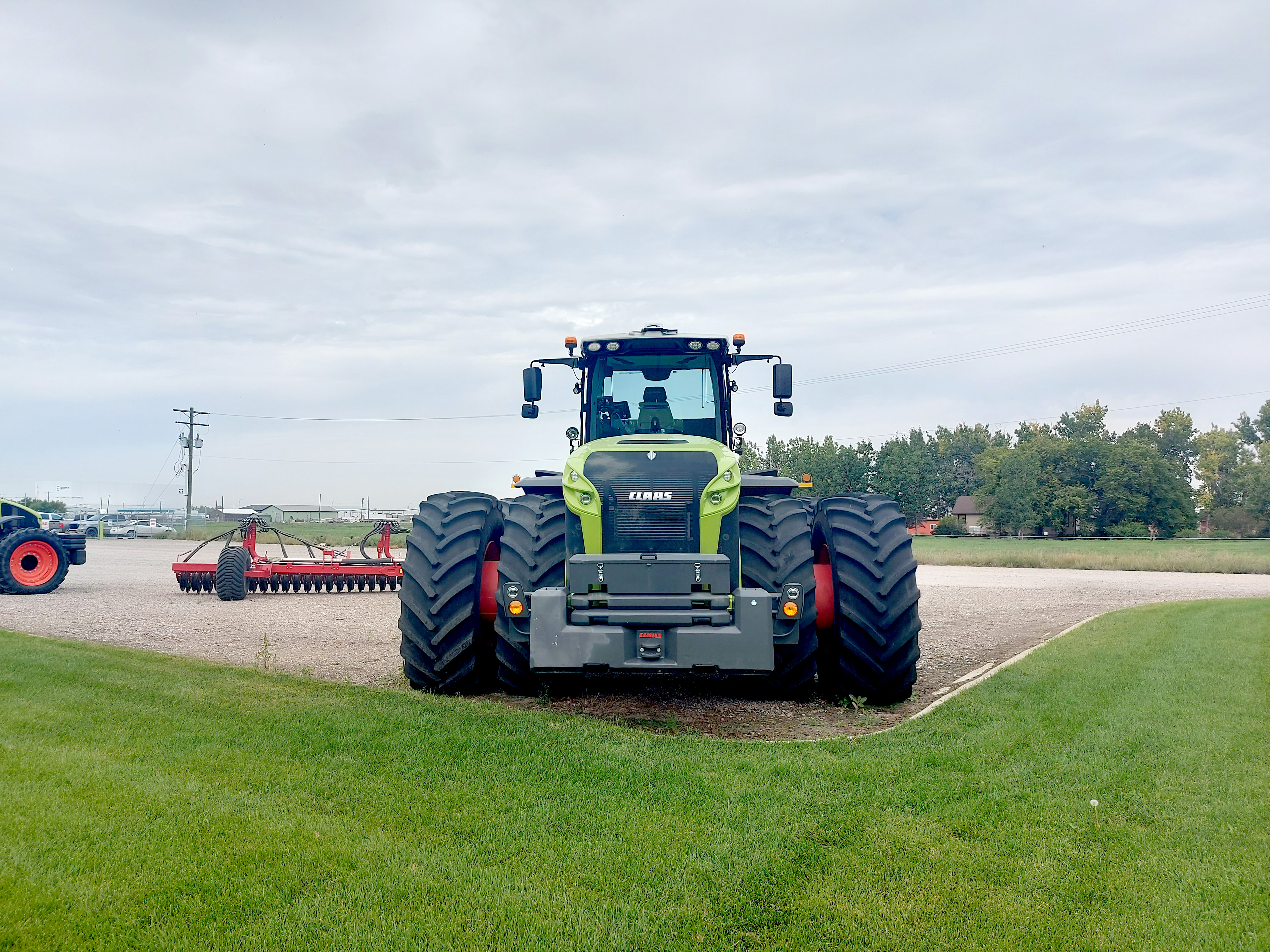 2022 CLAAS XERION 4500 Tractor