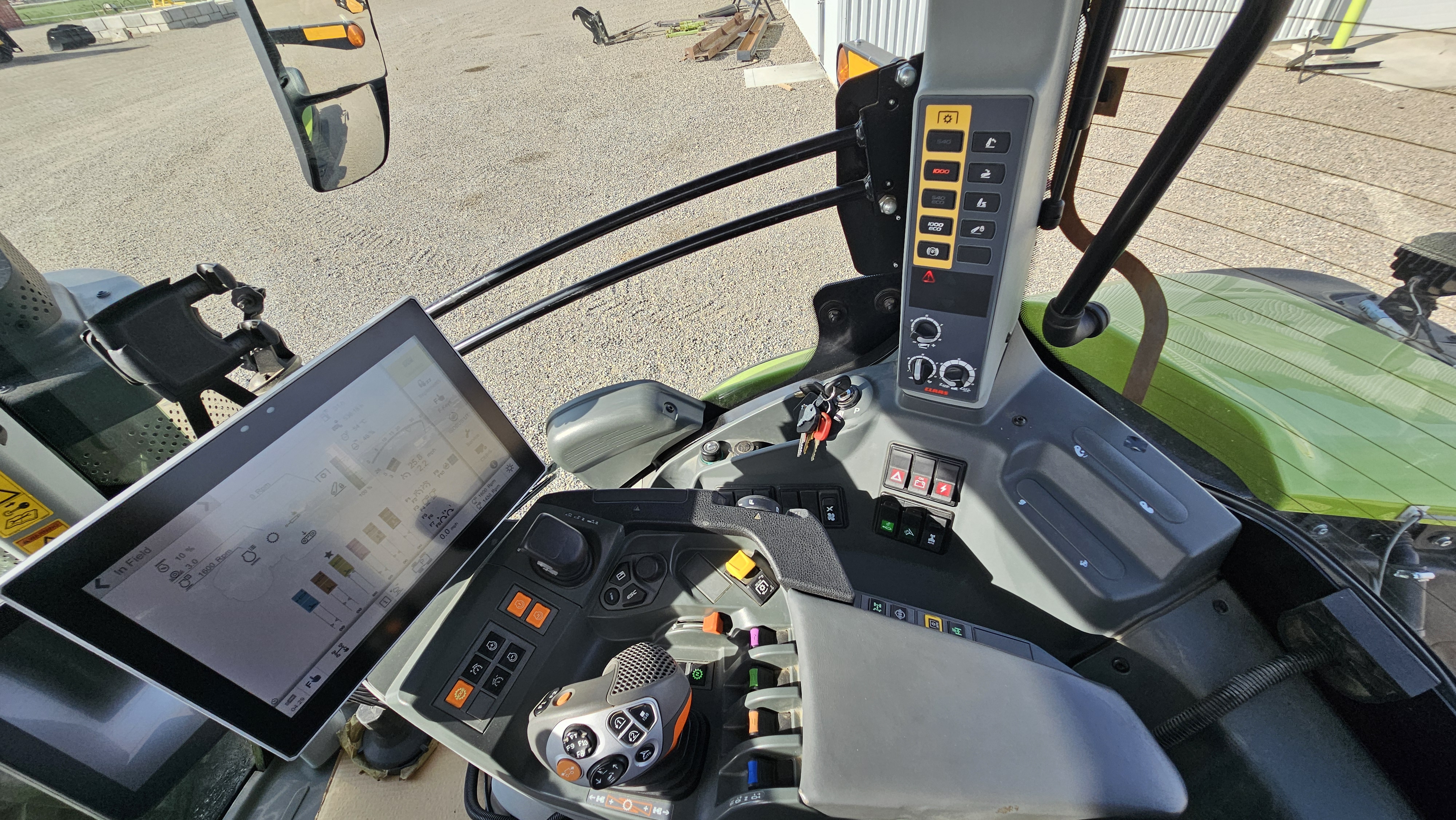 2021 CLAAS AXION 960TT Tractor
