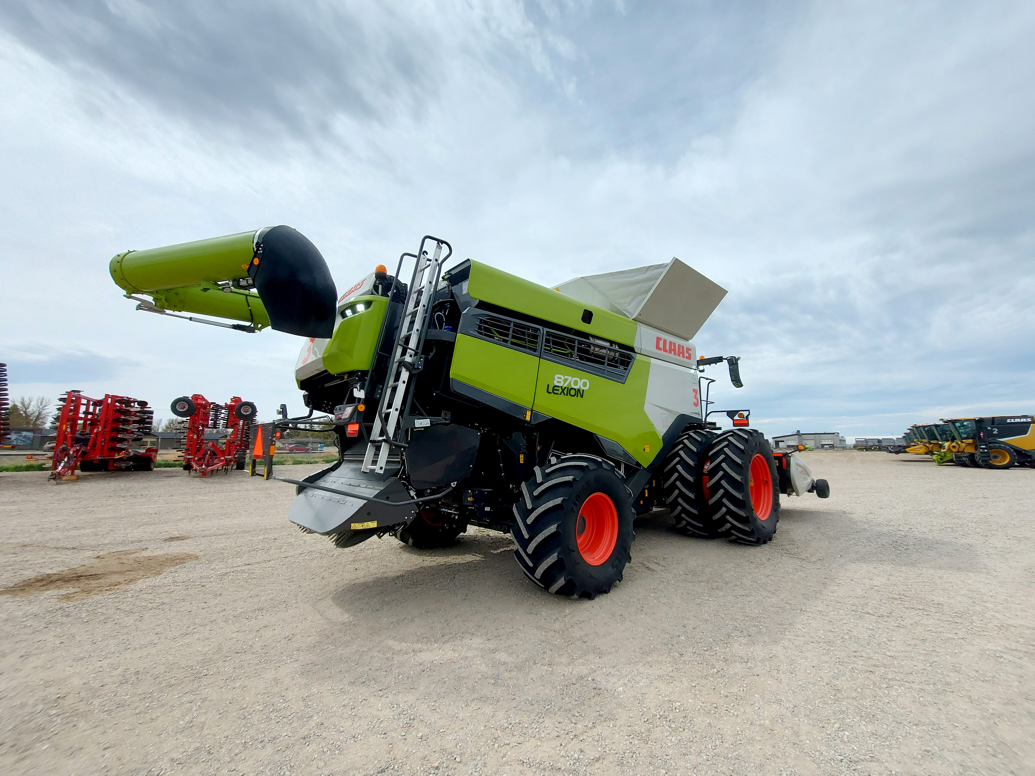 2024 CLAAS LEXION 8700 Combine