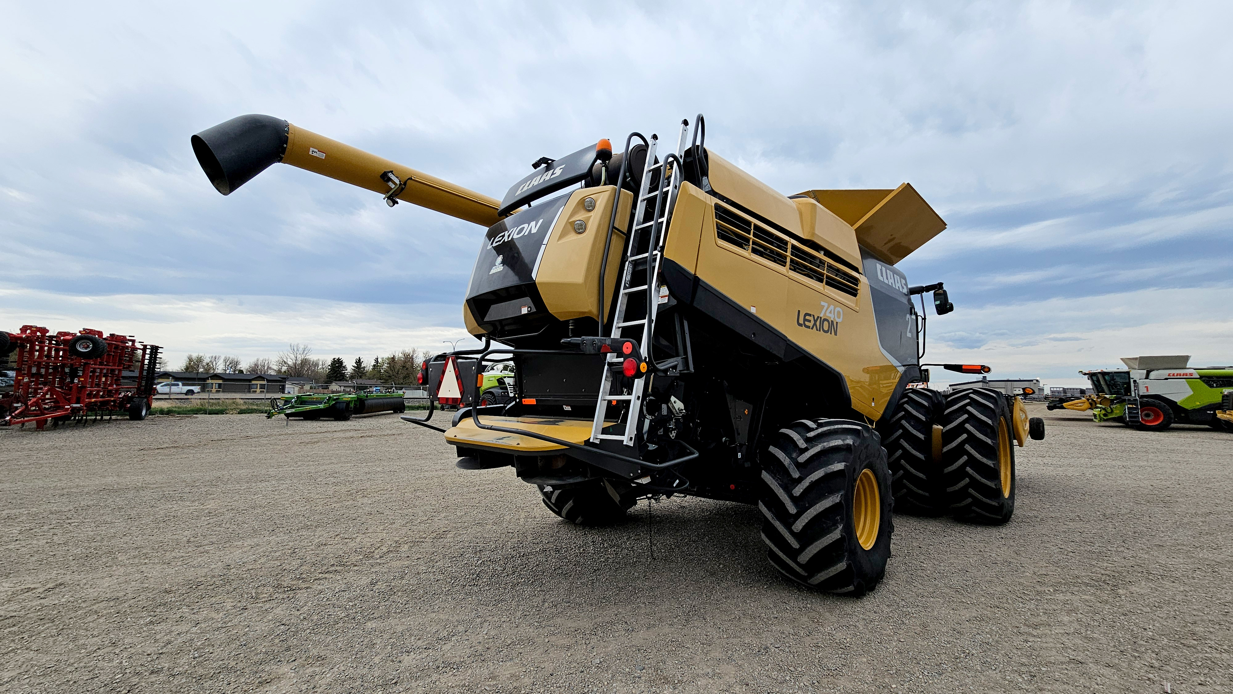 2017 CLAAS 740 Combine