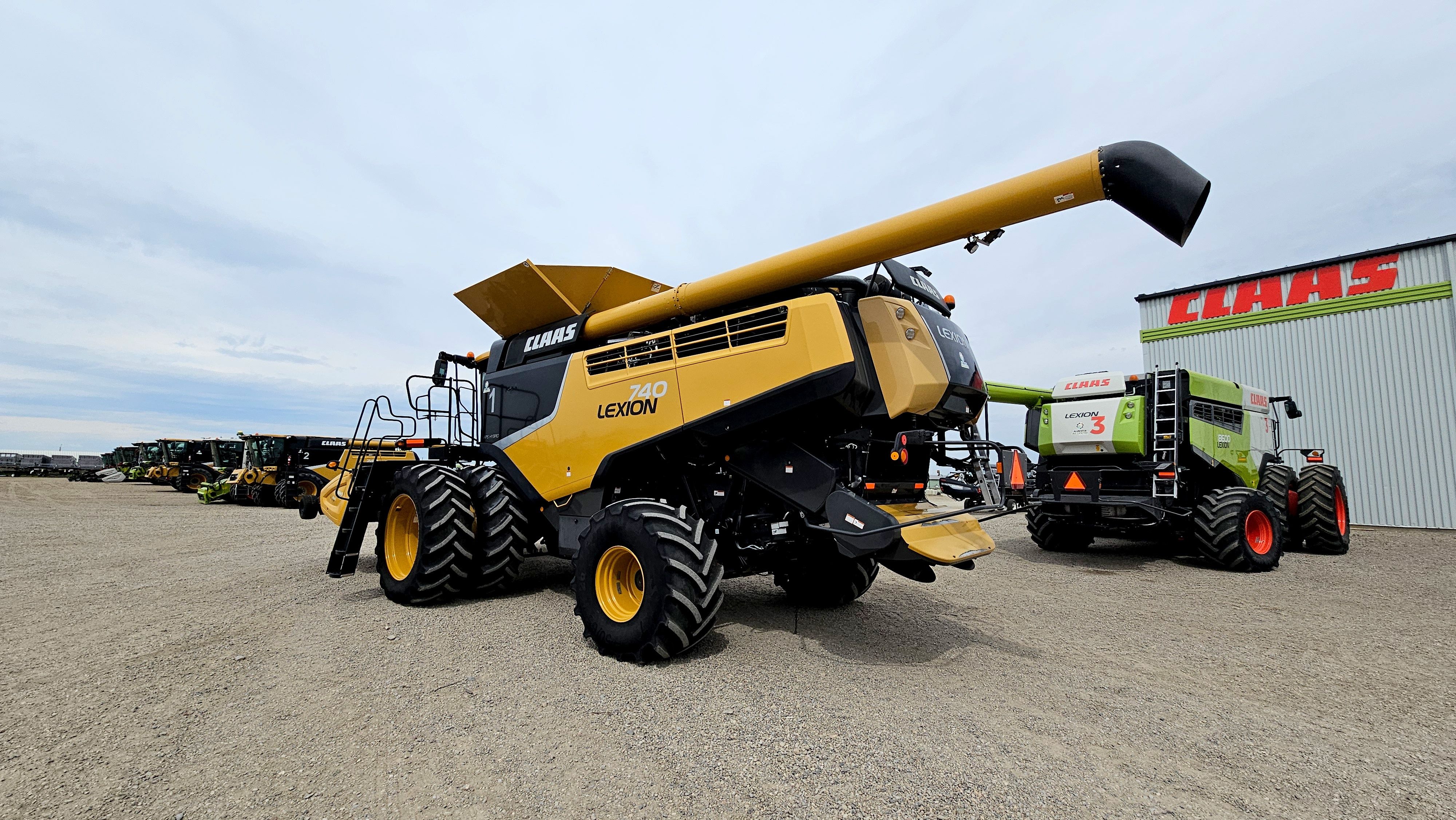 2017 CLAAS 740 Combine